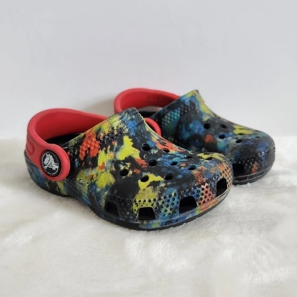 Crocs Classic Clog Tie Dye Black Red Blue Slip On Shoe Child Size 6 Unisex